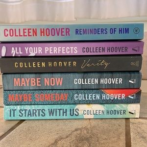 Bundle of Colleen Hoover Books🐛